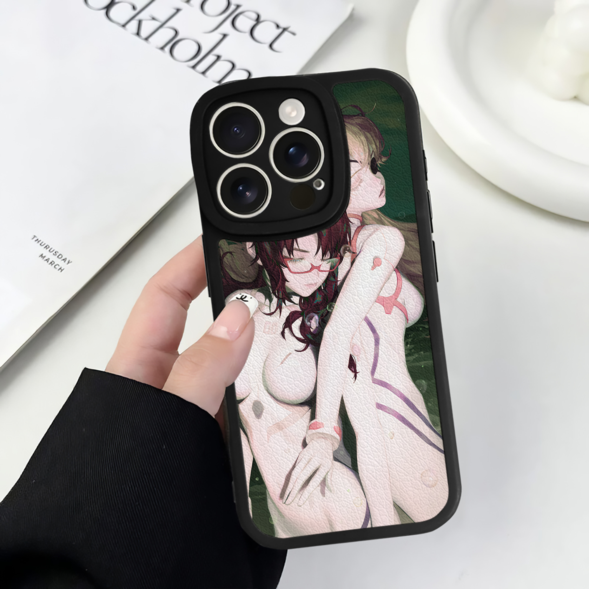 （画像用） EVA 新世紀エヴァンゲリオン 【iPhone 16シリーズ対応】シリコンスマホケース（レザー調） 材質：シリコン